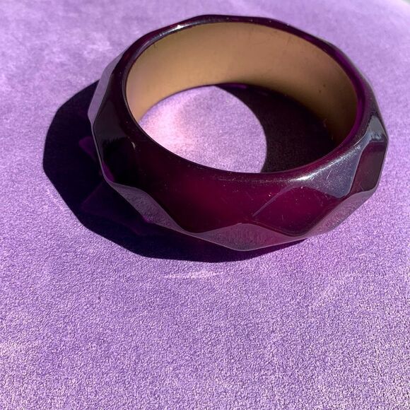 Vintage faceted purple iridescent lucite bangle bracelet 1” wide - Picture 1 of 6